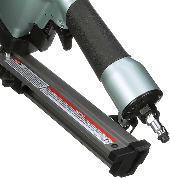 PISTOLA DE CLAVOS DE TIRA PARA COLGADORES DE VIGAS METABO 1-1/2¨ PISTOLA DE CLAVOS DE TIRA PARA COLGADORES DE VIGAS METABO 1-1/2¨